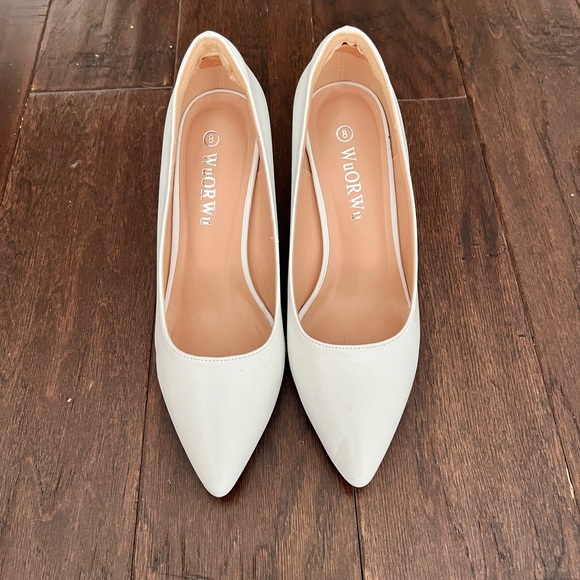 WORN ONCE White Pointed Toe Heels Size 8 - Picture 1 of 4
